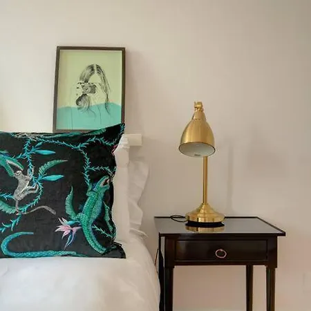 Tracey & Neill's Place In Principe Real Apartment Lisbon