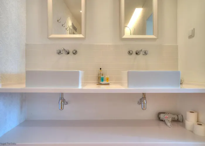 Tracey & Neill's Place In Principe Real