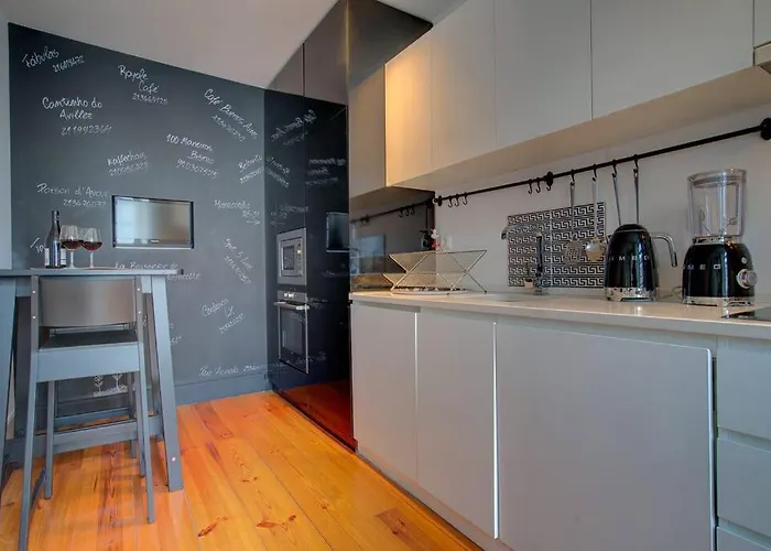 Tracey & Neill's Place In Principe Real Lisbon