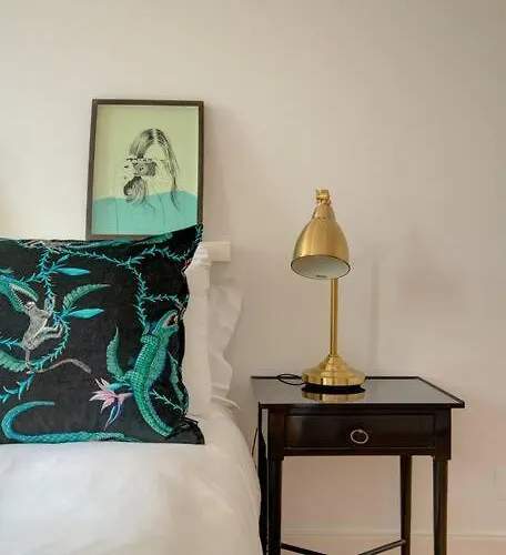 Tracey & Neill's Place In Principe Real Apartment Lisbon